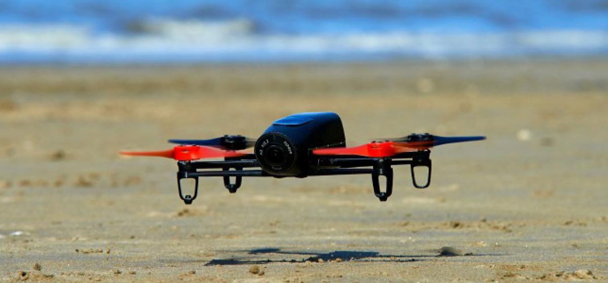 Parrot Bebop Drone Un robot volador con cámara direccional compatible