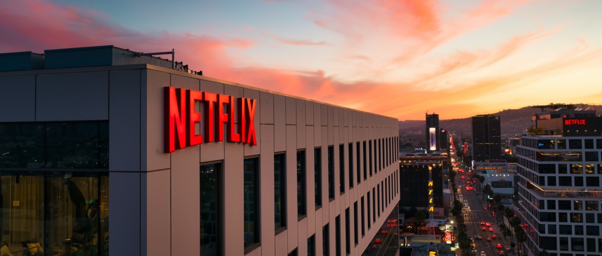 Netflix gana la puja por Warner Bros. y entra en negociaciones exclusivas para cerrar un acuerdo