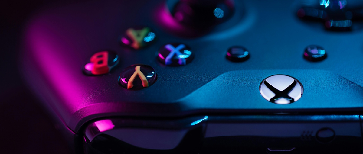 Los ingresos de Xbox siguen cayendo, pero Microsoft supera expectativas y el negocio en la nube crece